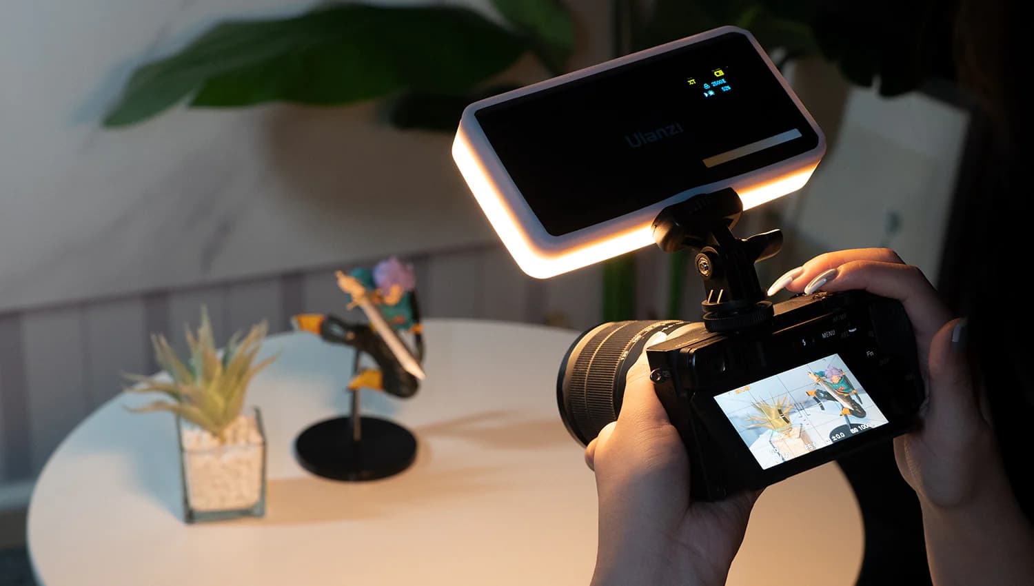 Ulanzi VL200 Bi-Color LED Video Light – Ultra Bright Camera Light thumbnail 3