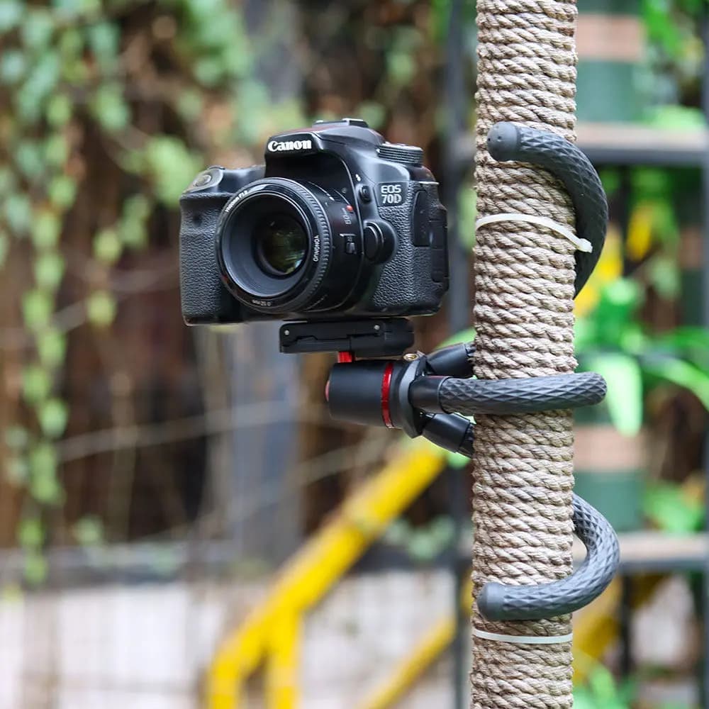 Ulanzi MT-11 Flexible Camera Tripod Mini Stand for Phone & DSLR Vlog thumbnail 4