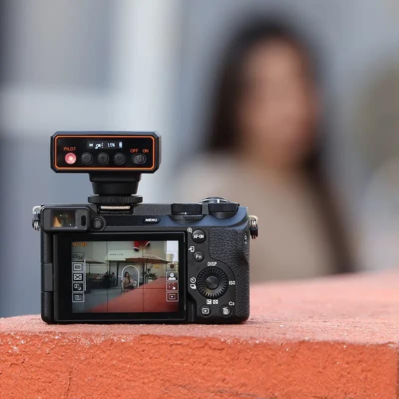 Ulanzi F12 Mini Flash Light– Compact Powerful GN12 Speedlite thumbnail 3