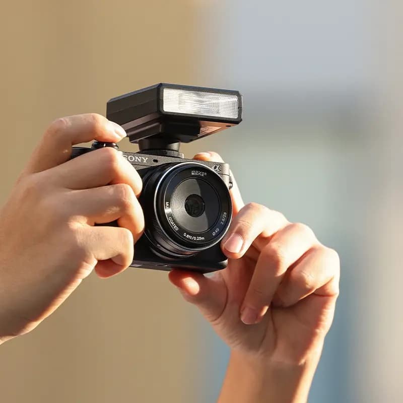 Ulanzi F12 Mini Flash Light– Compact Powerful GN12 Speedlite thumbnail 4